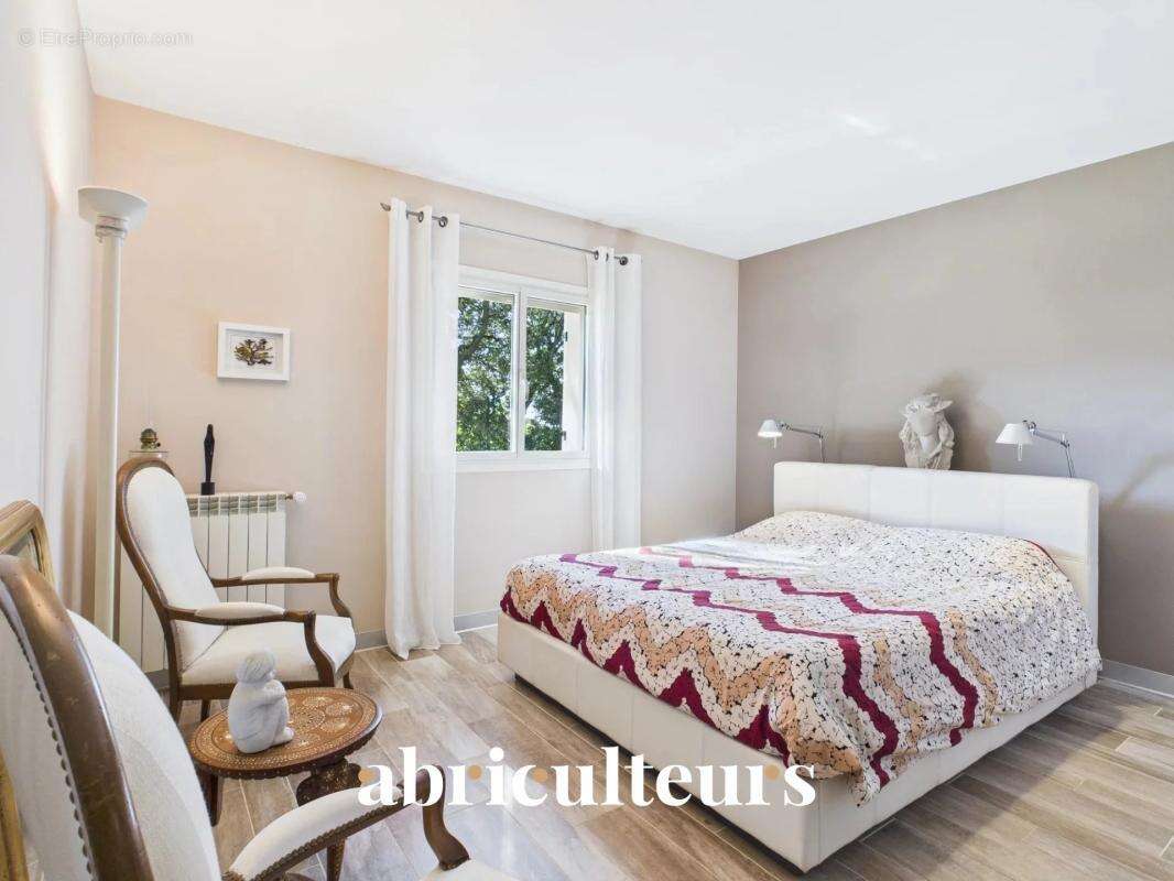 Villa d’architecte rénovée de 155 m²  en vente au pied du Luberon à Cheval-Blanc (84460) - photo 13