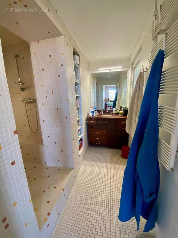 Appartement à MARSEILLE-6E