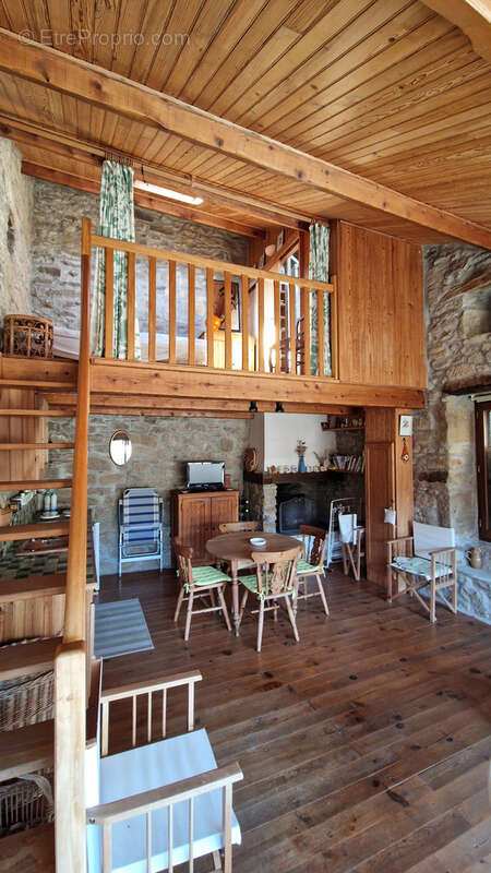 Maison à SAINT-PRIVAT