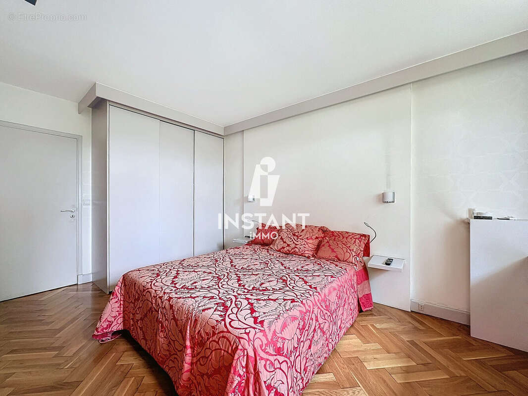 Appartement à CHARENTON-LE-PONT