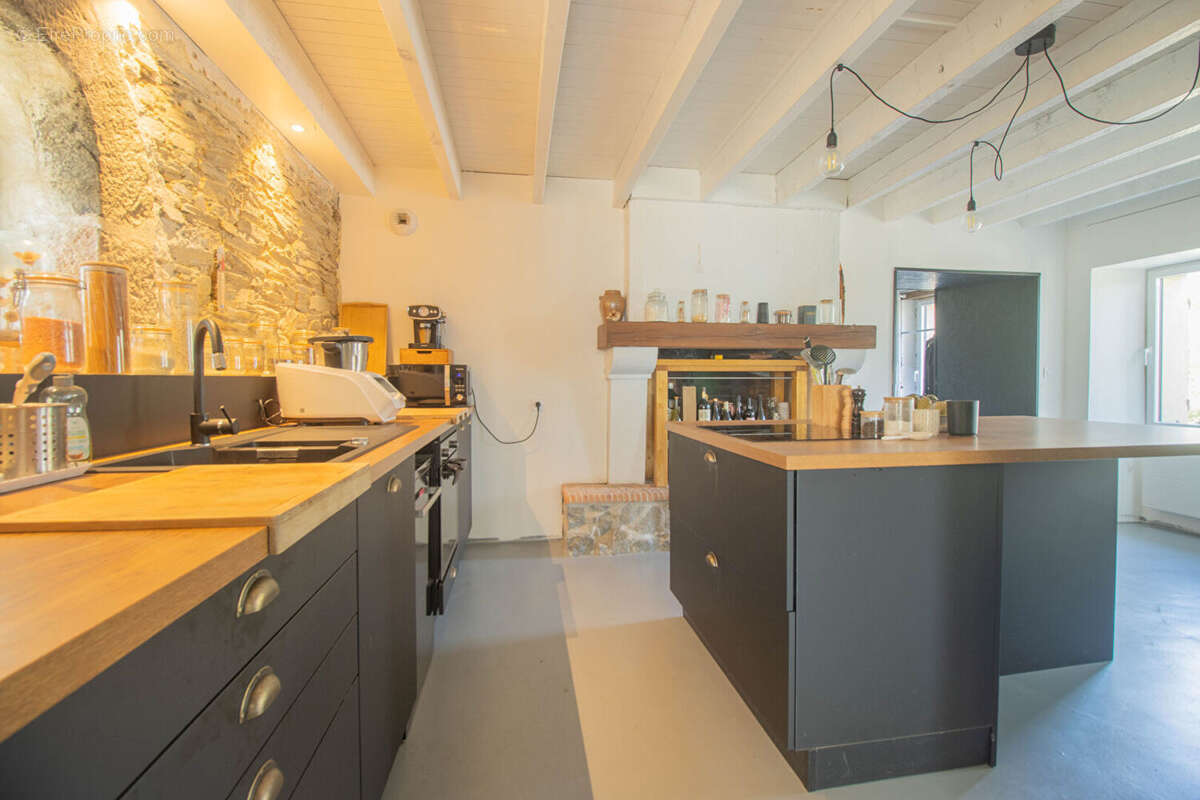 Maison à BECON-LES-GRANITS