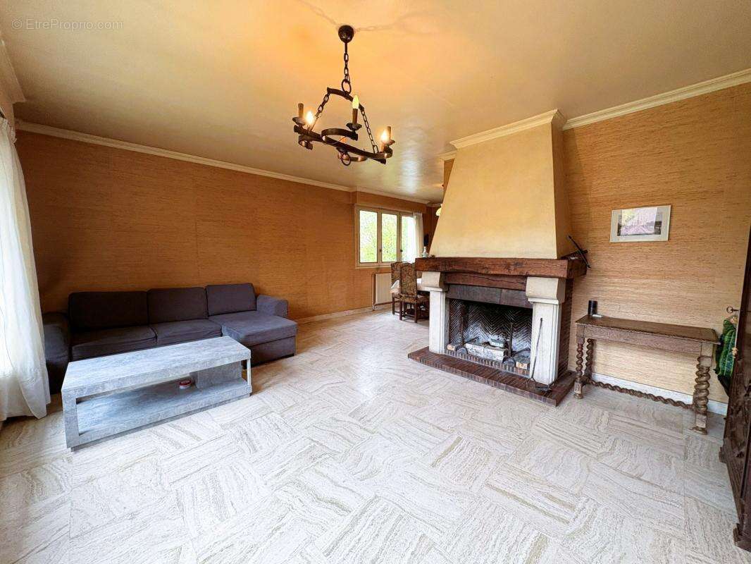 Maison à MONT-SAINT-AIGNAN