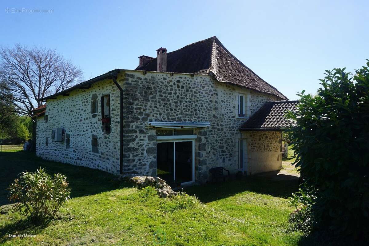 Maison à SAINT-SAUD-LACOUSSIERE