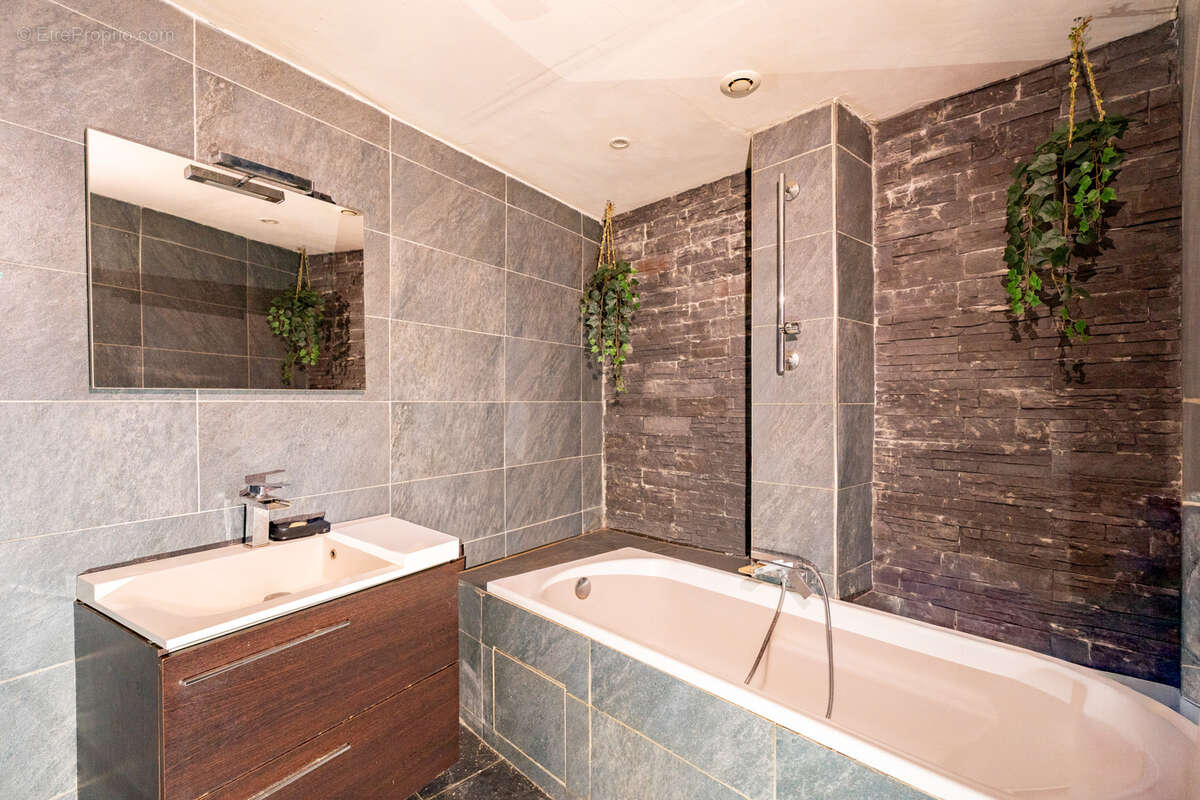 Appartement à MARSEILLE-7E