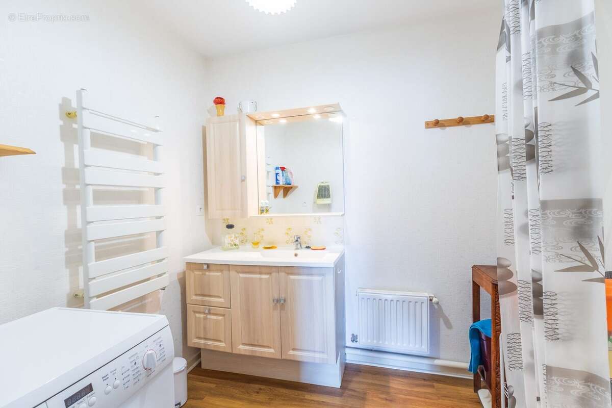Salle d'eau - Appartement à ERQUINGHEM-LYS