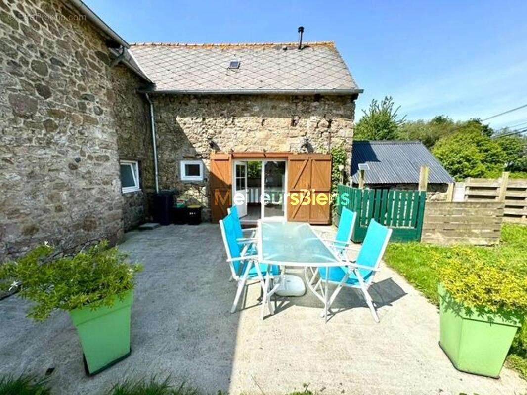 Maison en pierres + appartement/gîte + hangar + dépendances - photo 2