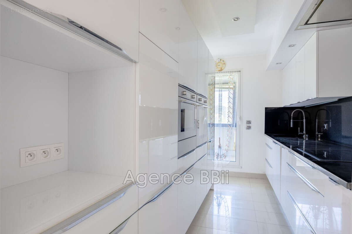 Appartement 104 m² à Saint-Laurent-Du-Var  - photo 7