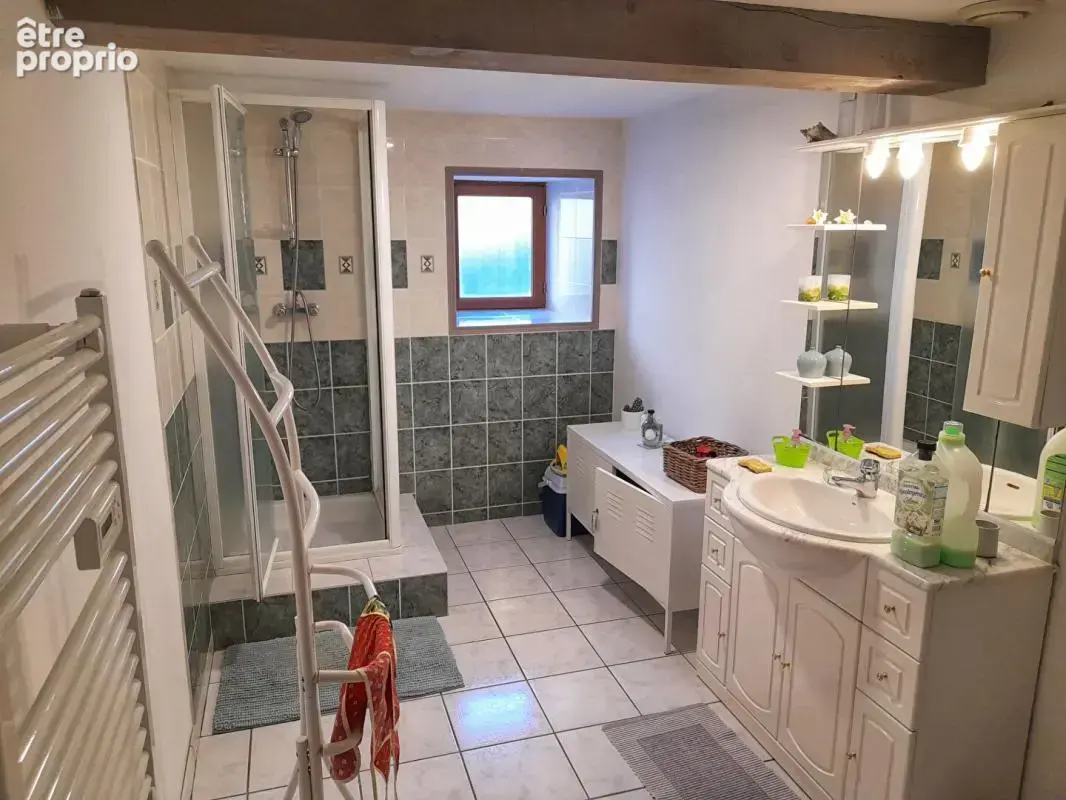 Maison entièrement rénovée avec jardin, alliant cachet et rentabilité locative - photo 11