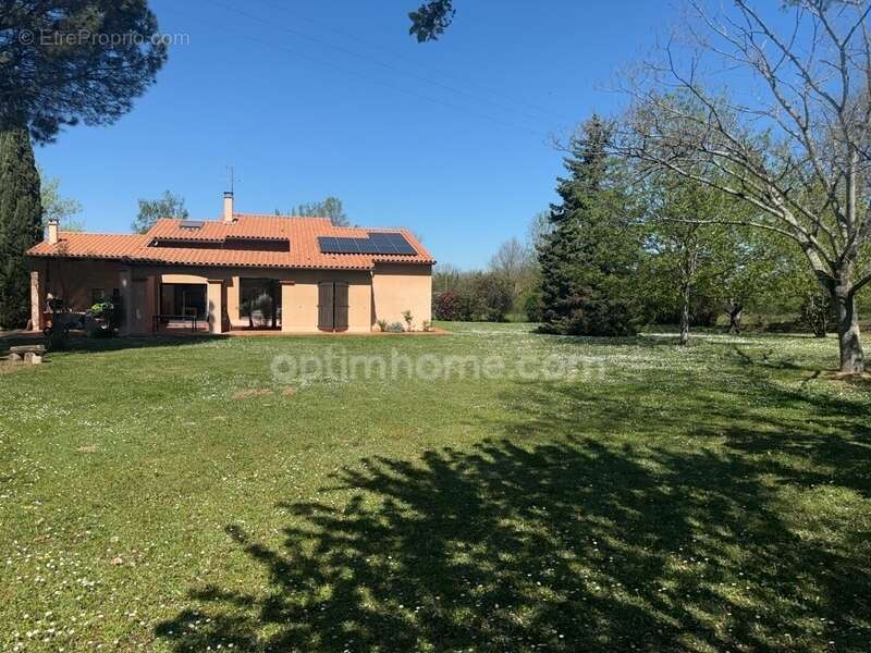 Maison à MONTAIGUT-SUR-SAVE