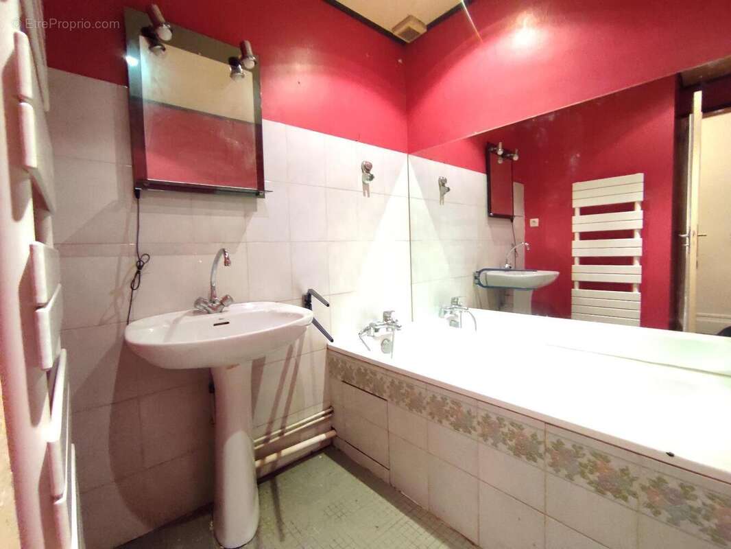   - Appartement à VILLEURBANNE