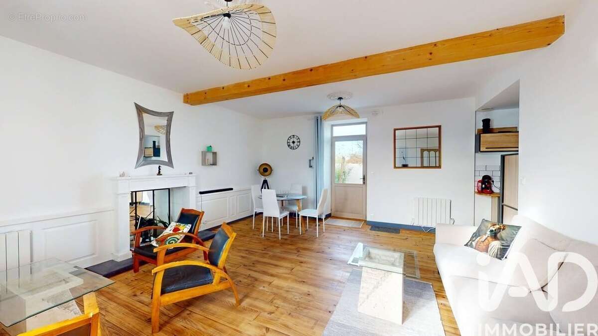 Photo 2 - Maison à VERINES