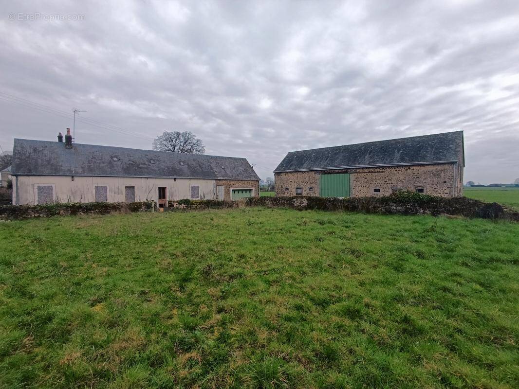 Maison à JOUE-EN-CHARNIE