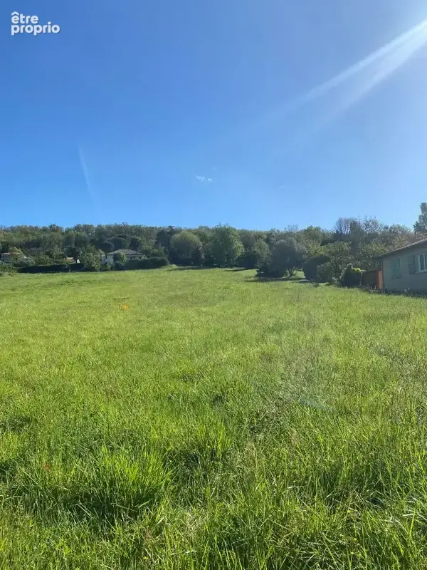 Terrain à TAURIAC