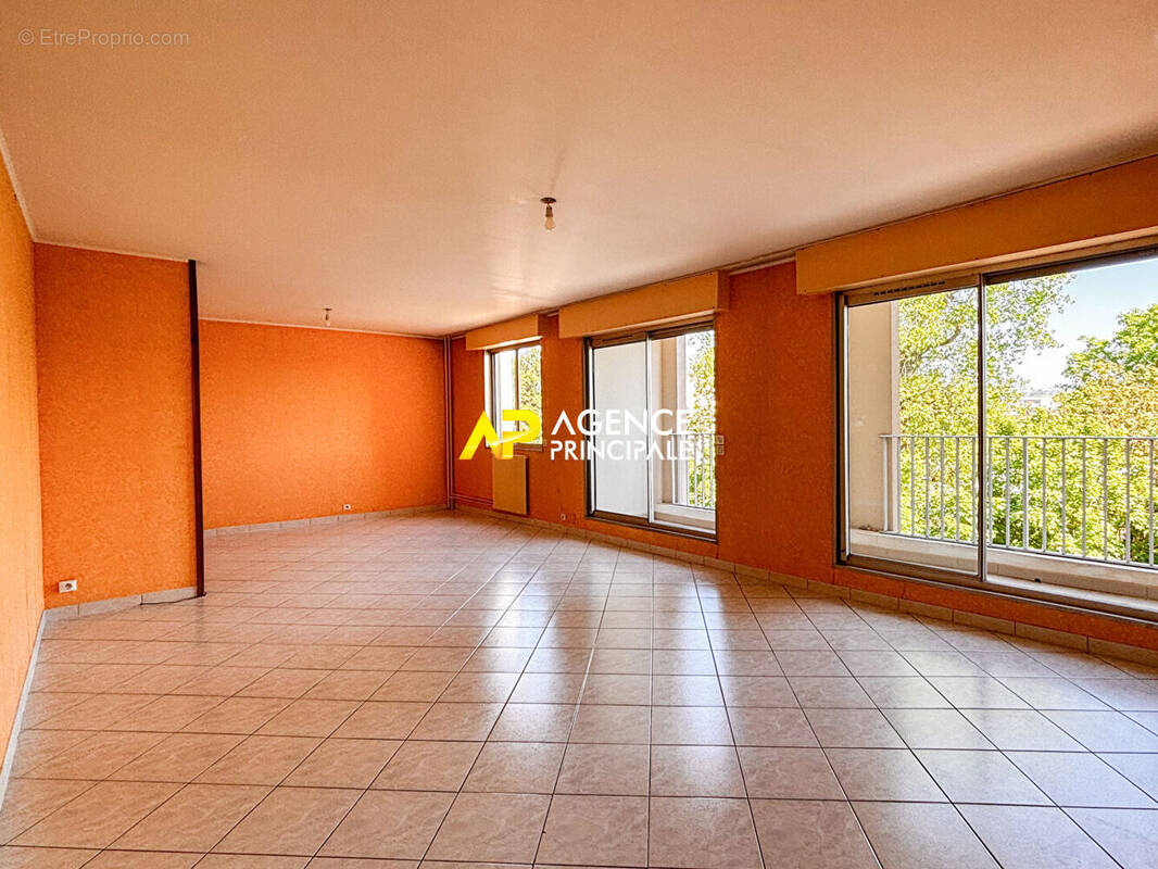 Appartement à SARTROUVILLE