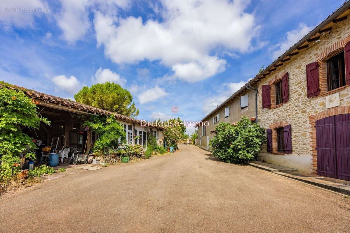 Maison 280 m² à Lavaur  - photo 2