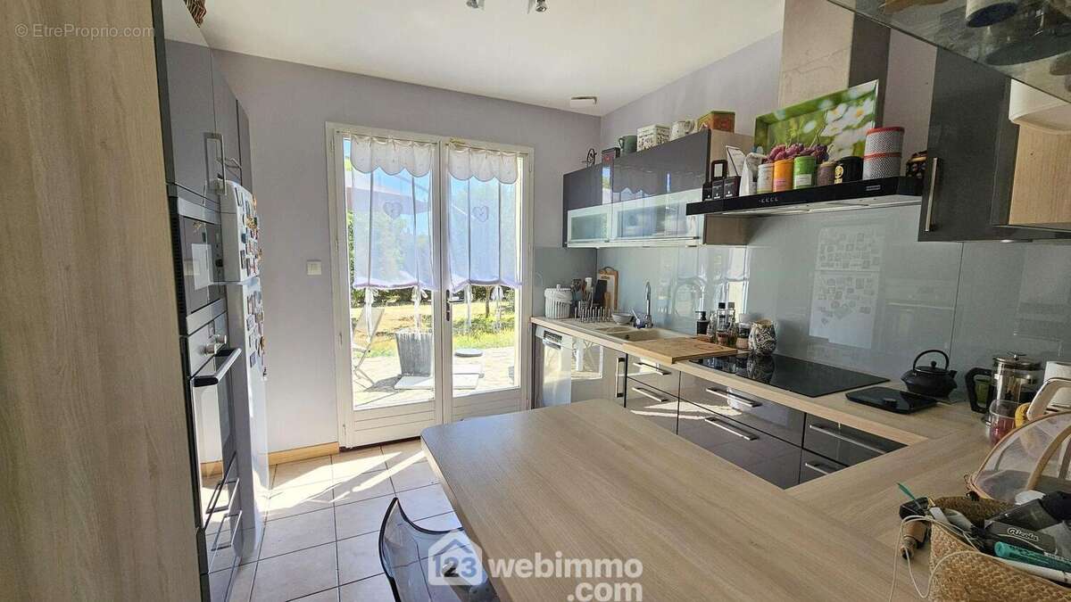 Une cuisine toute équipée et fonctionnelle. - Maison à MILLY-LA-FORET
