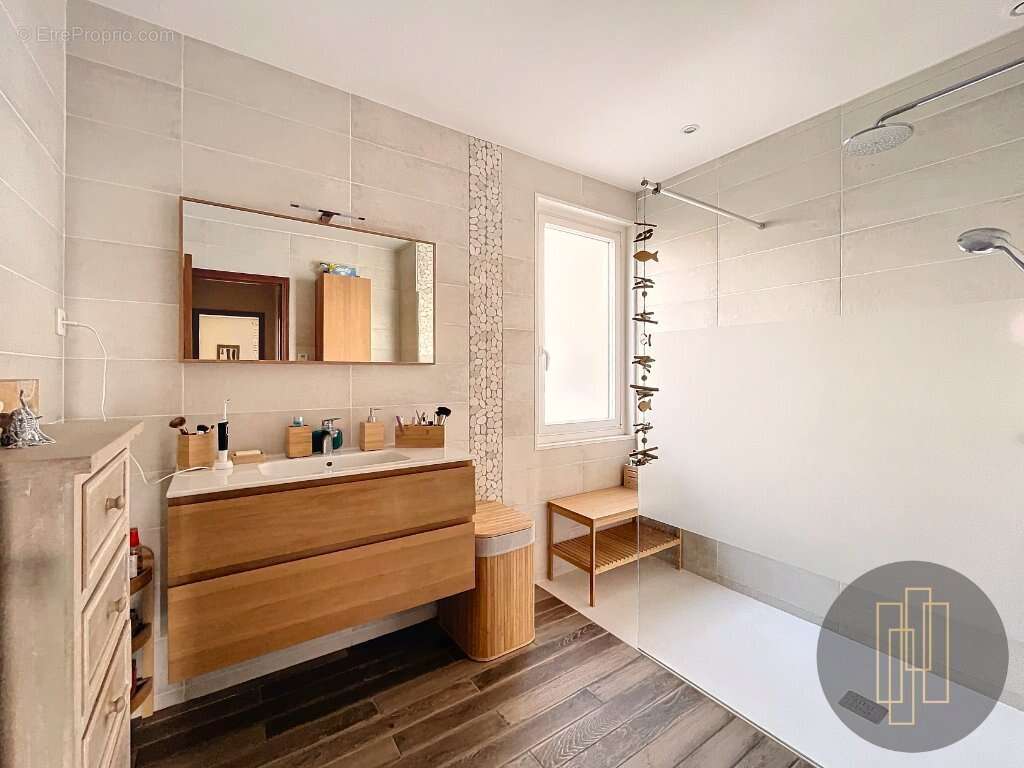 Maison 4 chambres avec dependances - photo 7