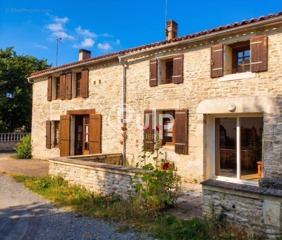 Maison à BERNAY-SAINT-MARTIN