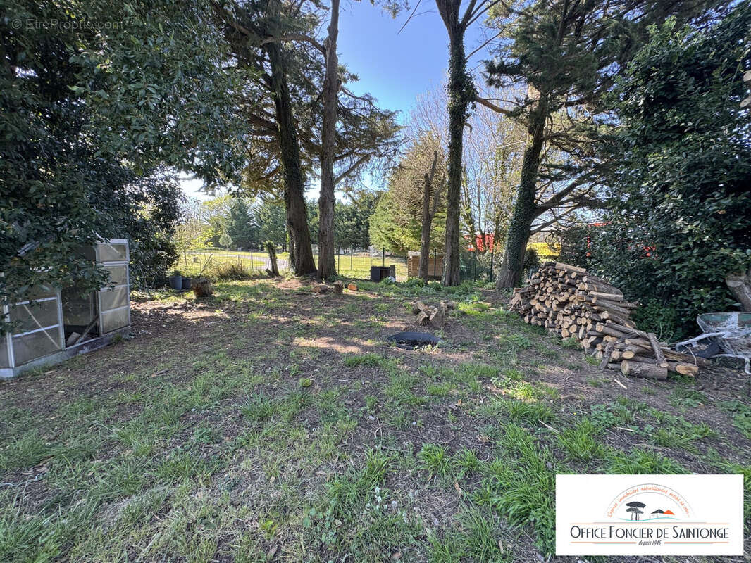 Maison à CHAILLEVETTE