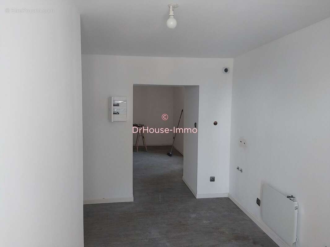 Maison 140 m² à Hure  - photo 6