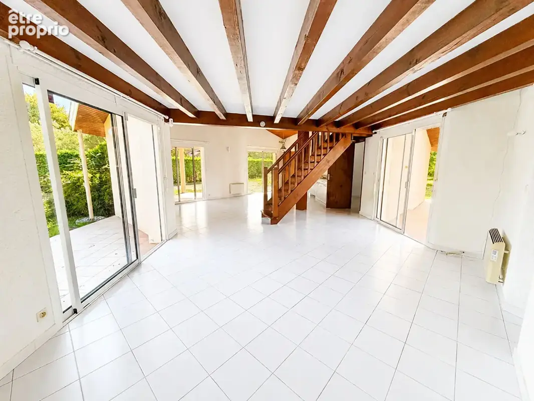 Maison 3 chambres - Quartier Mora - 2 200m2 de jardin - photo 4