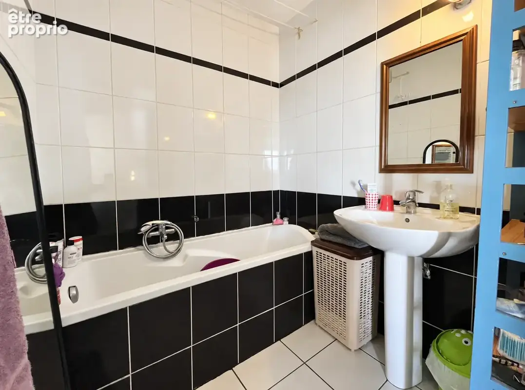 Appartement F2 avec cave, garage, et terrasse - photo 5