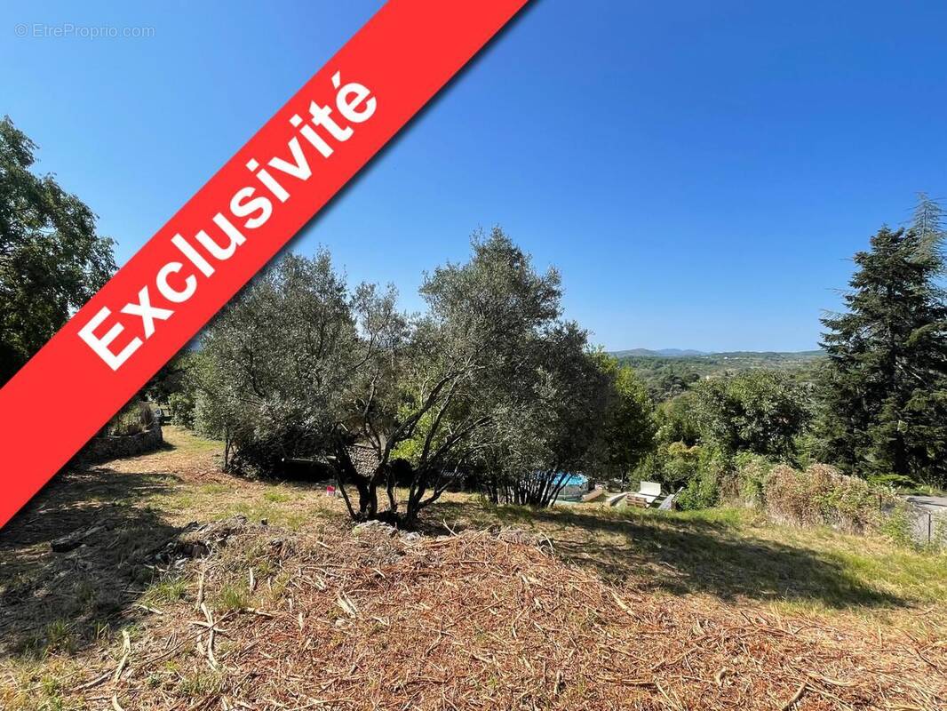   - Terrain à AUBENAS