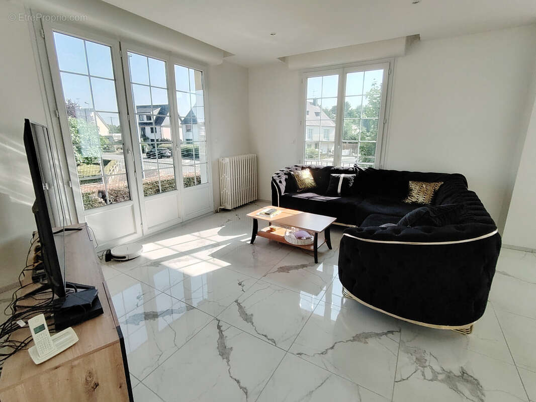 Maison à SAINT-ERBLON