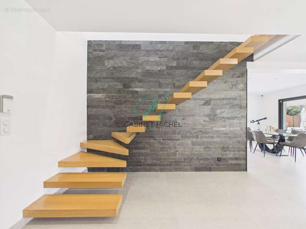 Maison à ROQUEFORT-LES-PINS