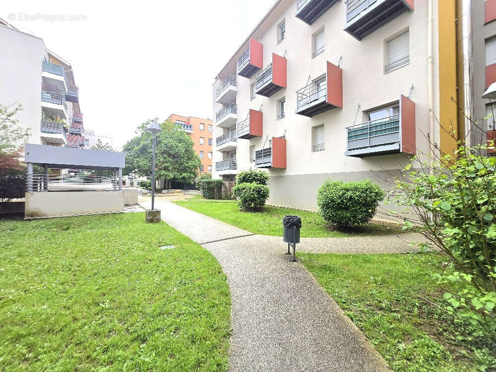 Appartement T3 récent avec terrasse et garage - photo 12