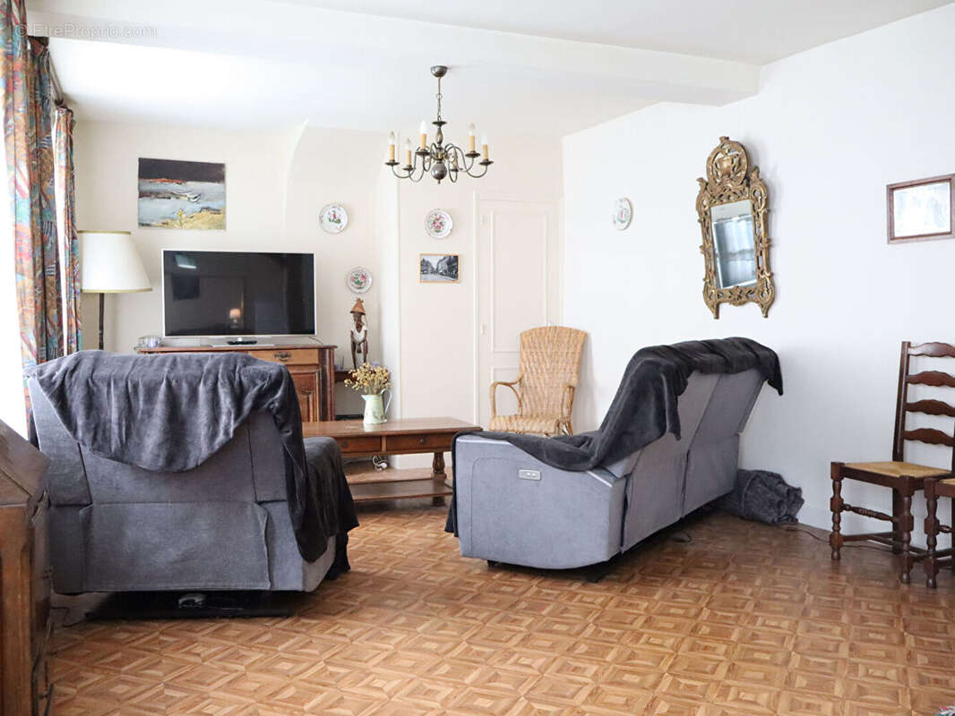 Maison à SAINT-GEORGES-DE-ROUELLEY