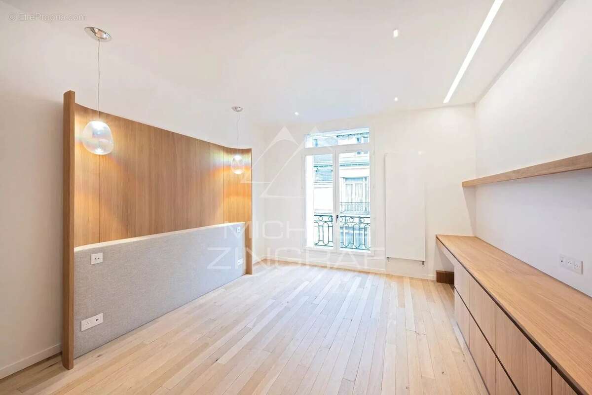 Appartement à PARIS-8E