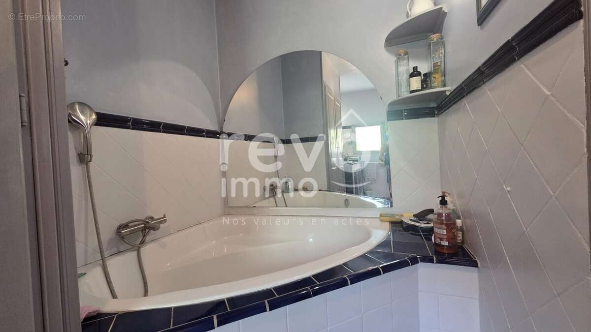 ST PARGOIRE: Belle vigneronne 177 m² hab. en parfait état avec 2 terrasses et grand garage - photo 6