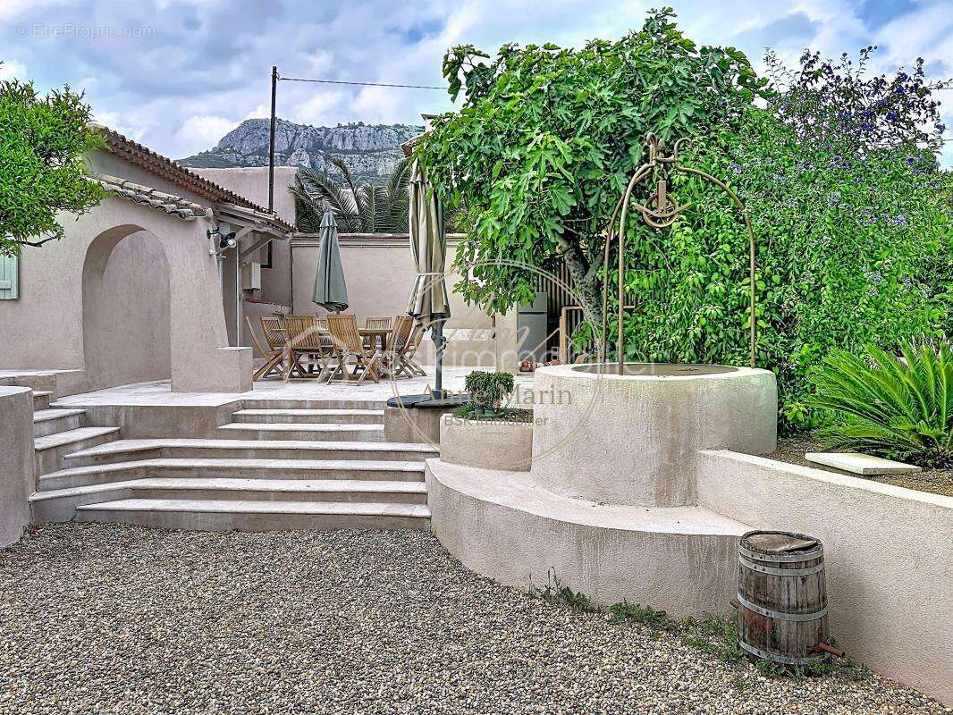  Maison de charme familiale rénovée avec piscine et cuisine d'été – Toulon Quatre Chemins  - photo 3
