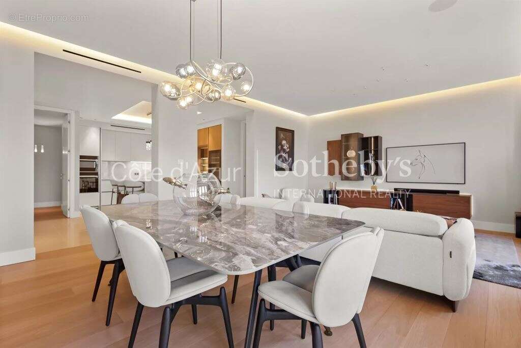 Appartement rénové de 145 m² avec trois suites et vue mer proche Croisette à Cannes - photo 4