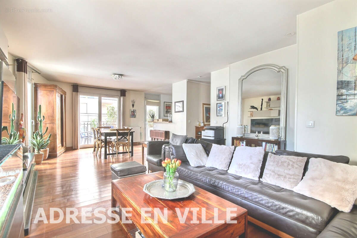 Appartement à PARIS-17E