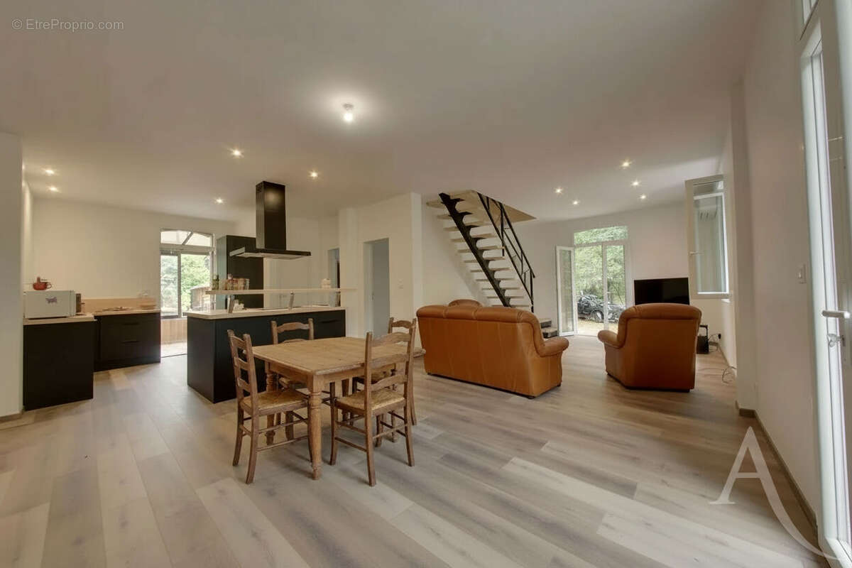 SOUSTONS-PLAGE -Maison de maître rénovée de 176 m² avec grange de 120 m² sur un airial - photo 3