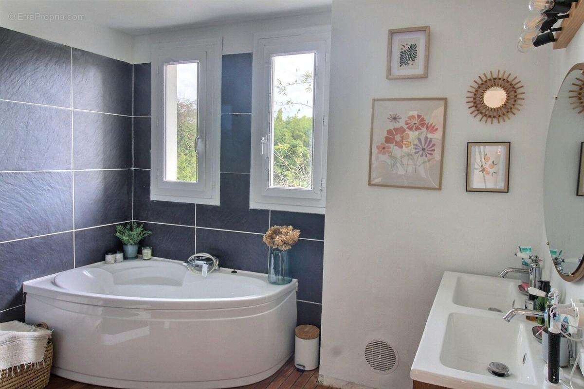 Maison à LAA-MONDRANS