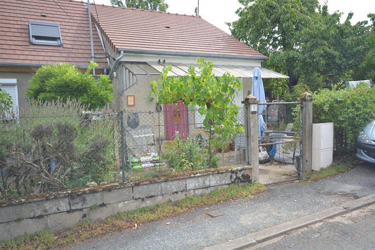 Maison à MONTGIVRAY