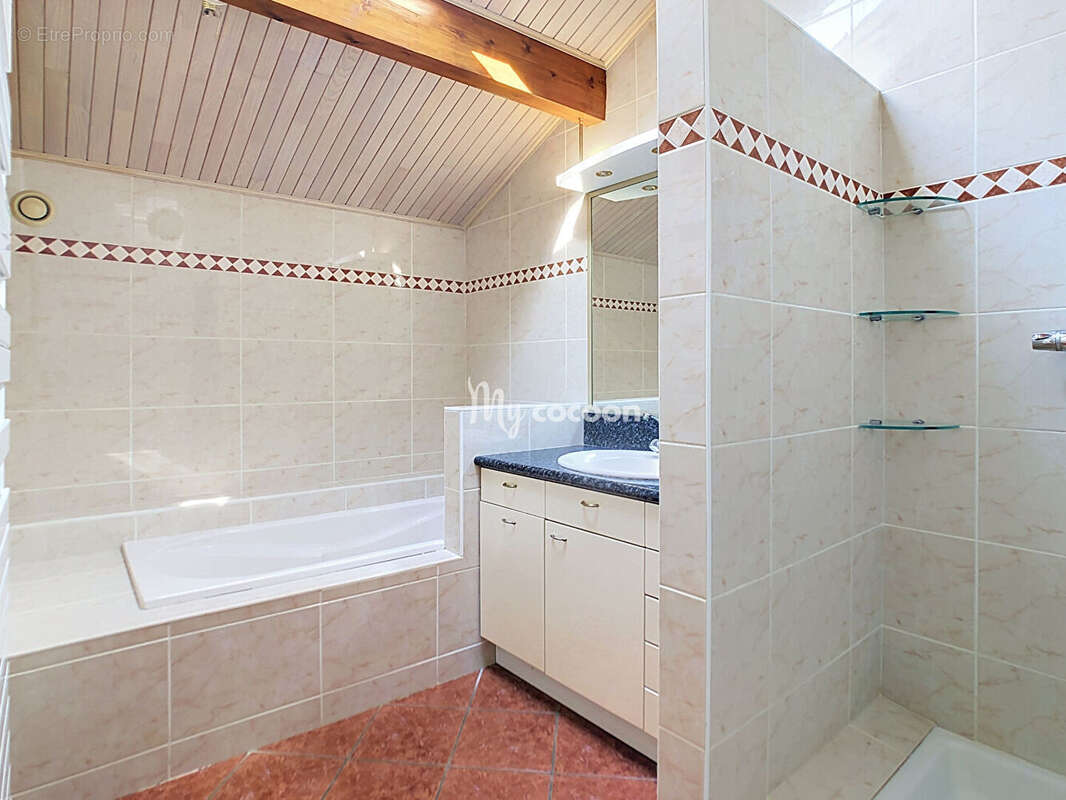 Maison - T6 - 200 m² - photo 11