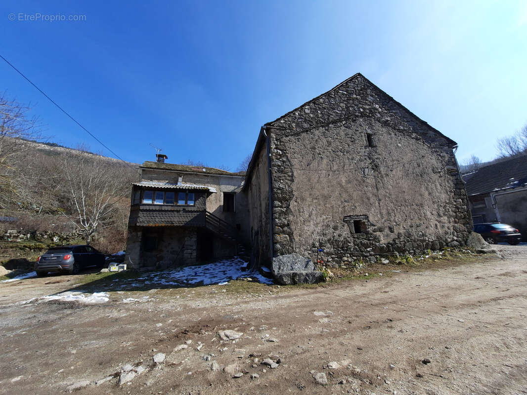 Maison à SAINT-JEAN-DU-BRUEL