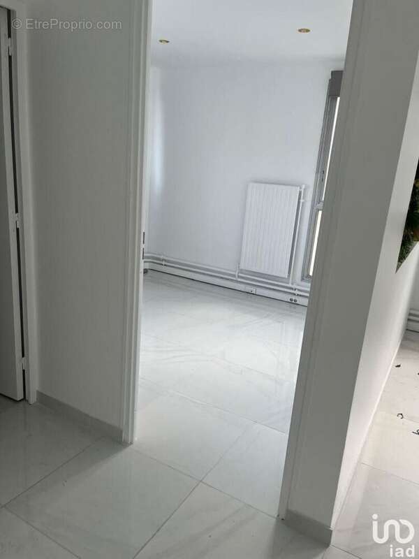 Photo 5 - Commerce à CERGY