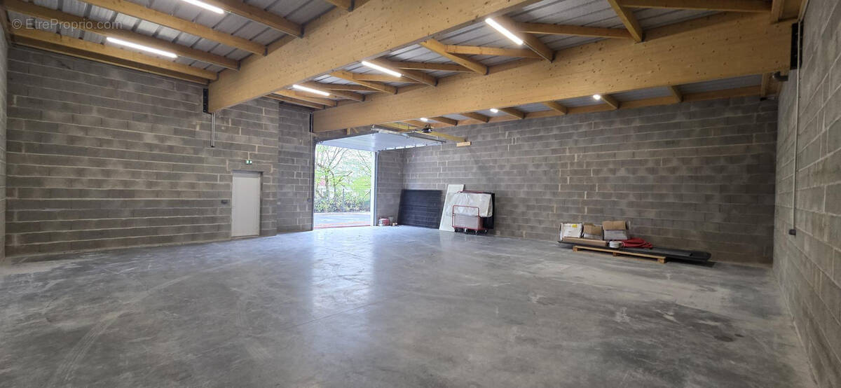 Commerce à LES PONTS-DE-CE