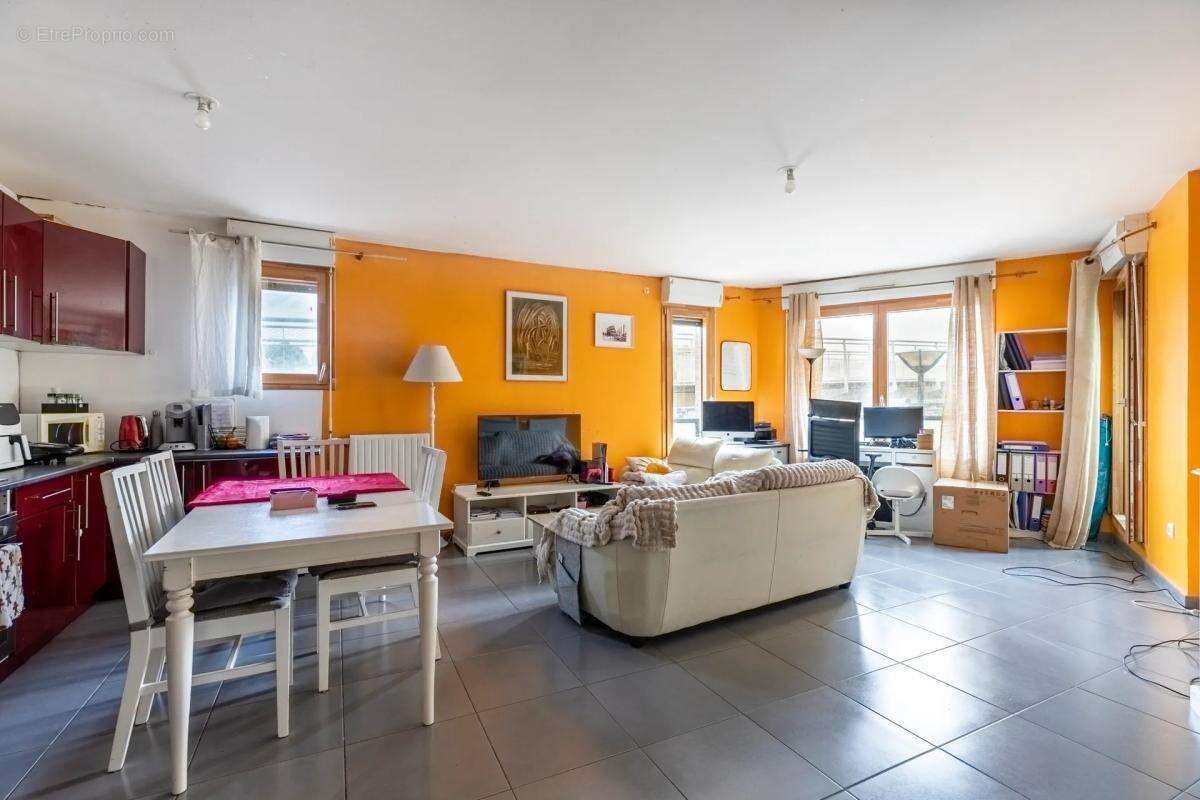 Appartement à AUBERVILLIERS