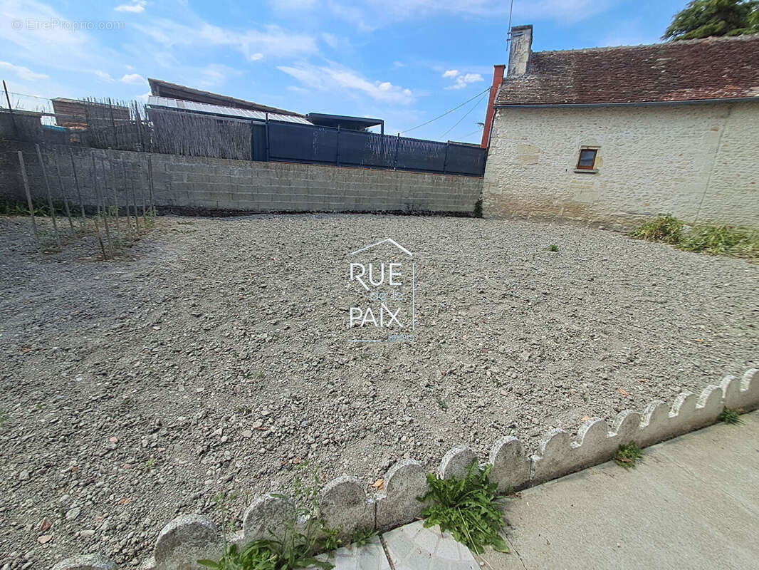 Maison sur sous sol avec grand terrain et double garage à Availles-en-Châtellerault - photo 8