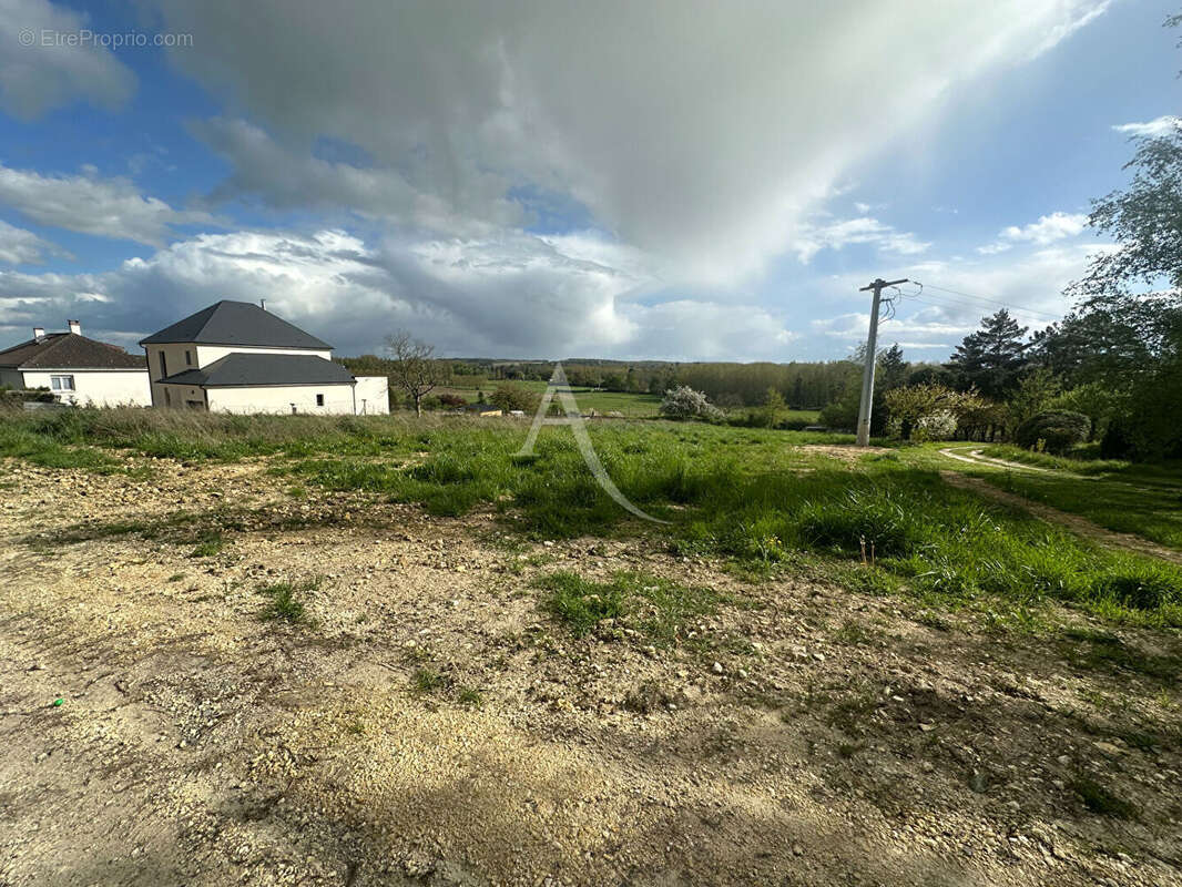 Terrain à CIVRAY-DE-TOURAINE