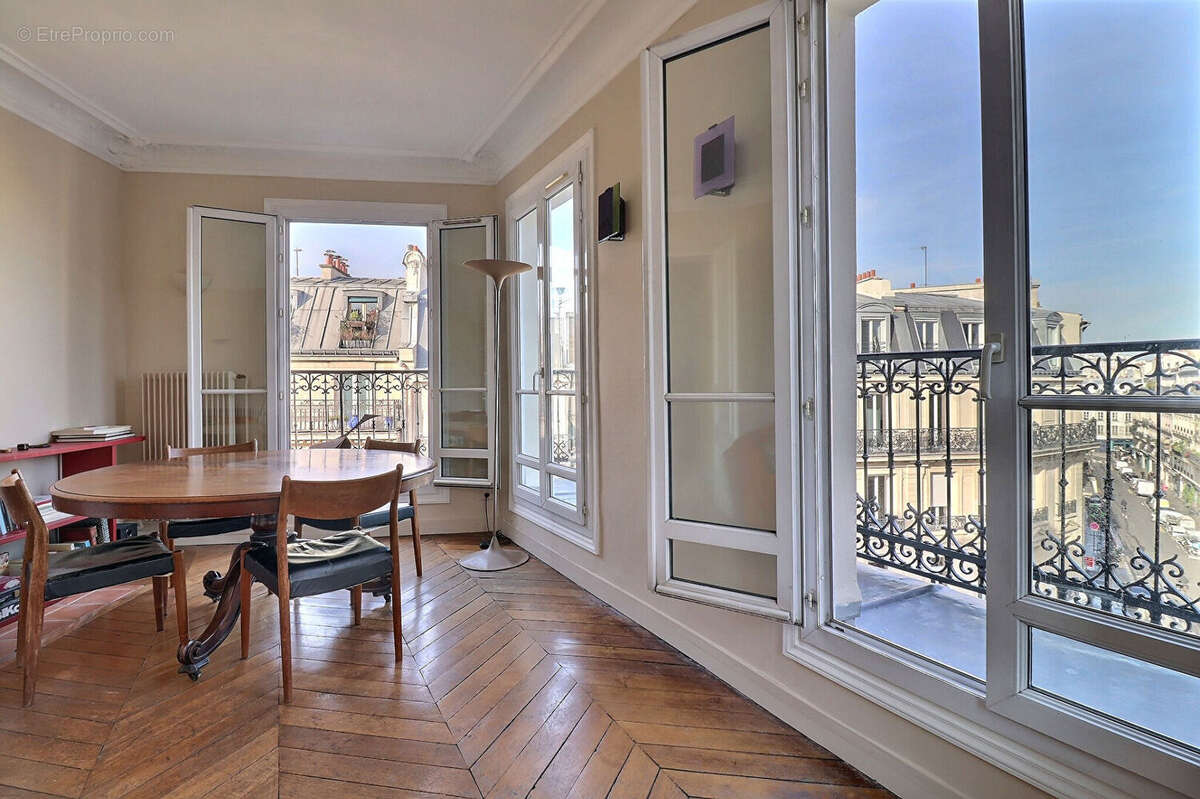 Appartement à PARIS-10E