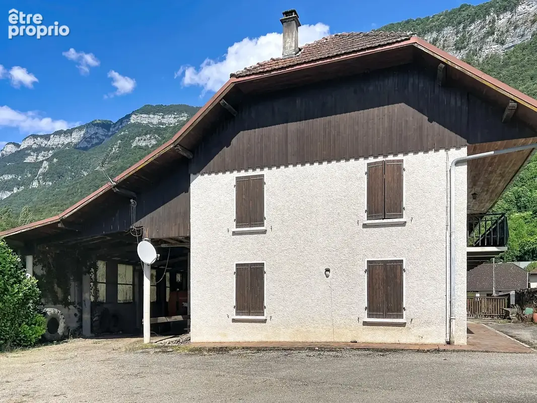 - Méry - Corps de ferme   122 m2 habitables + 250 m2 de dépendances secteur UA - photo 4