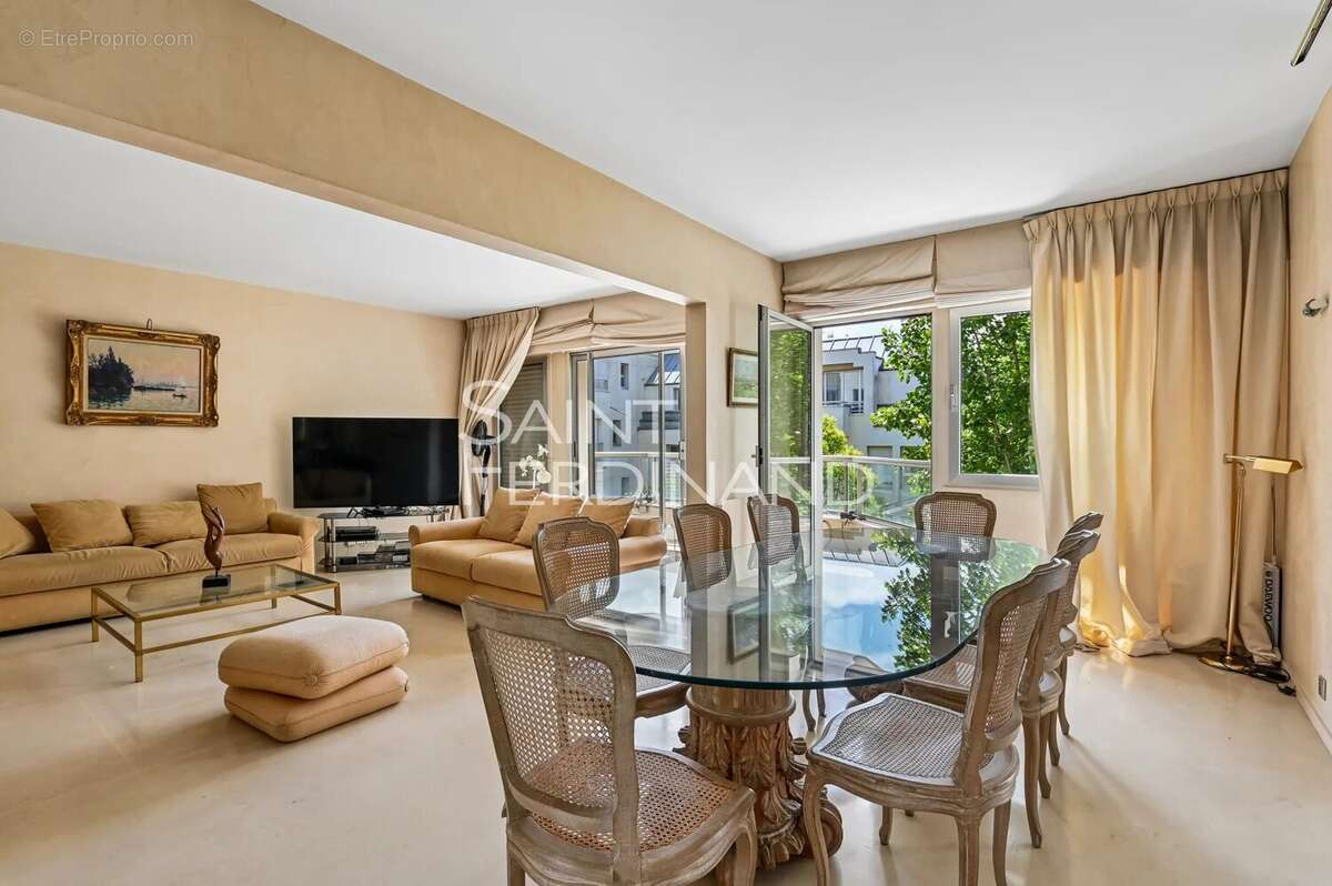 Appartement à NEUILLY-SUR-SEINE