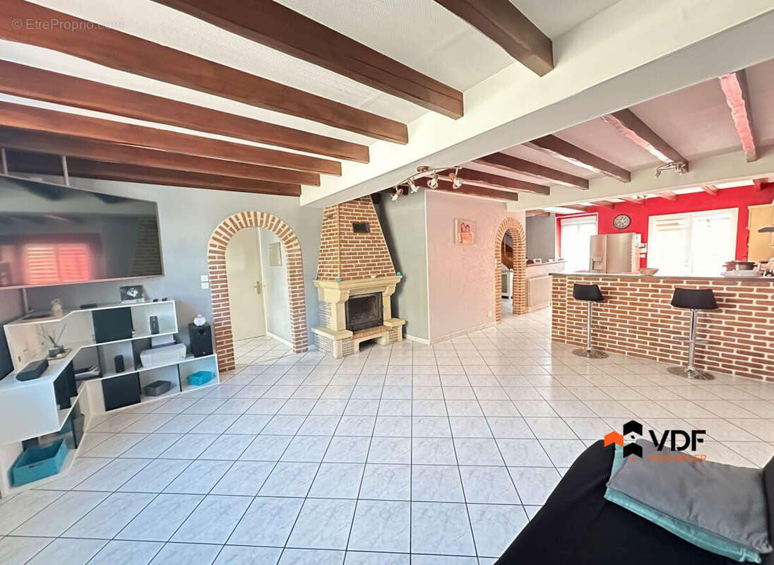 Maison 195 m² à Cordelle  - photo 2
